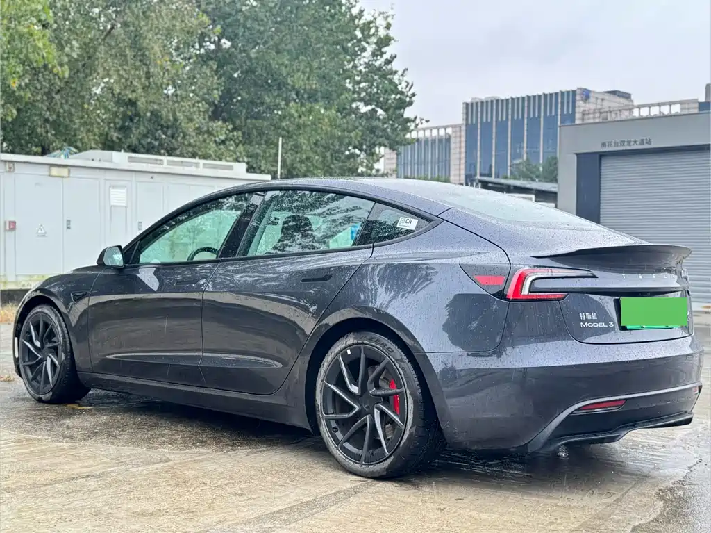 Tesla Model 3 — миниатюра 4
