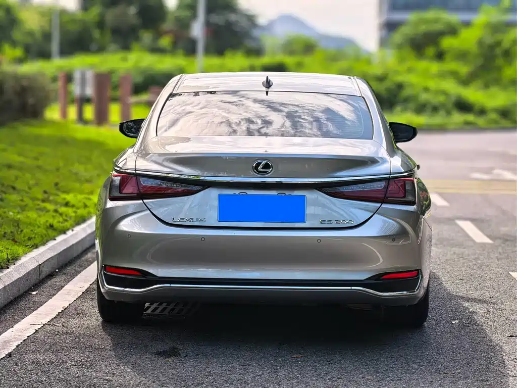 Lexus ES — миниатюра 14