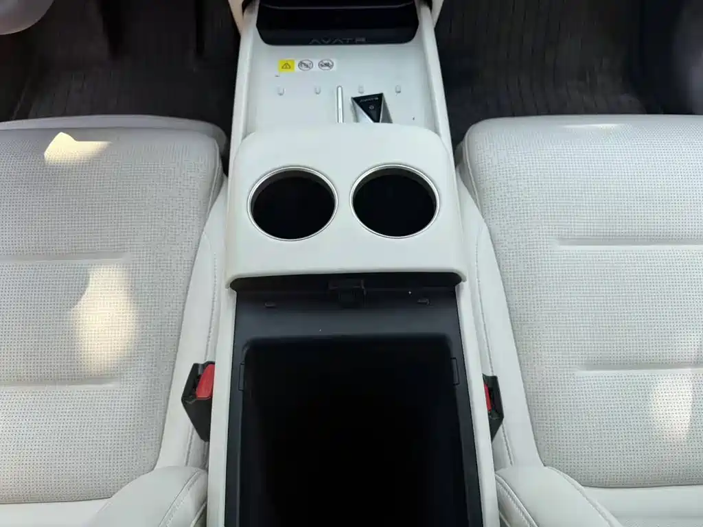 Avatr Avatr 06 — миниатюра 11