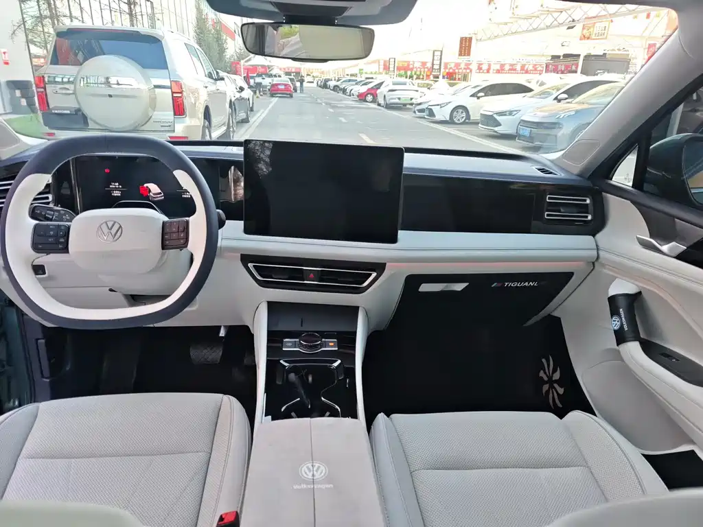 Volkswagen Tiguan L PHEV — миниатюра 9
