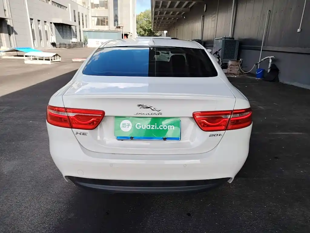 Jaguar XE — миниатюра 6