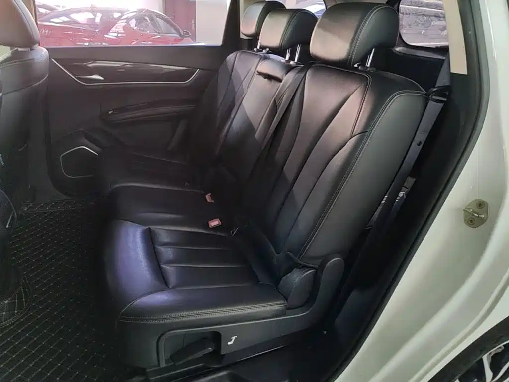 BYD MAX — миниатюра 17