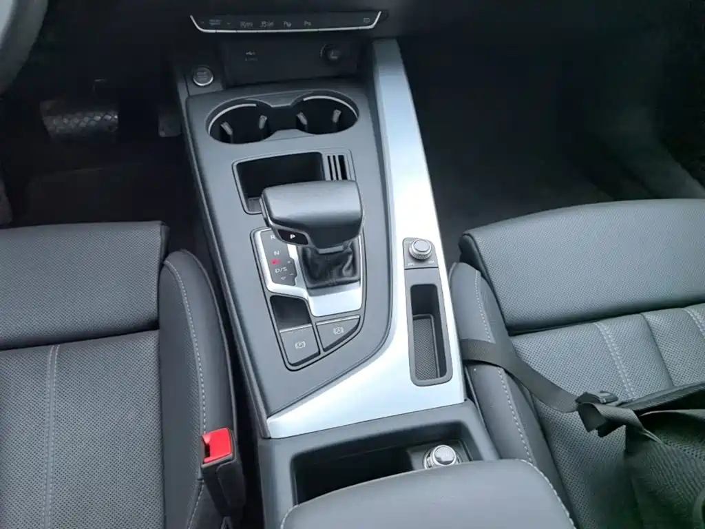 Audi A4L — миниатюра 14