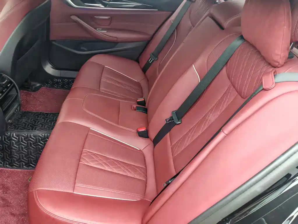 BMW 5 Series — миниатюра 6