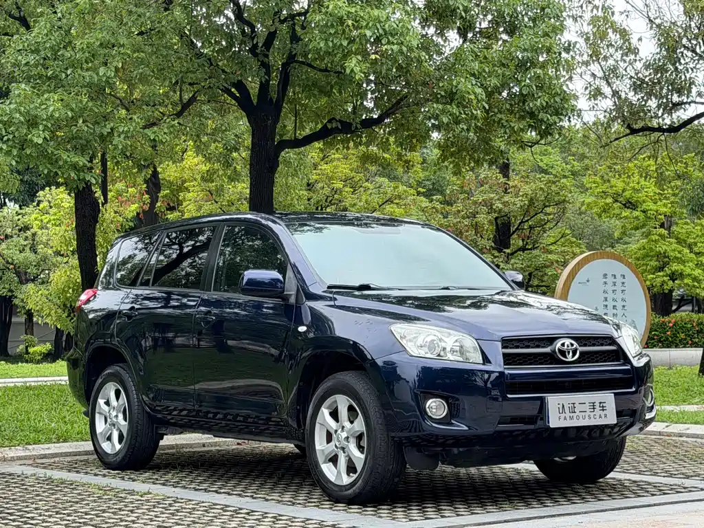 Toyota RAV4 — миниатюра 3