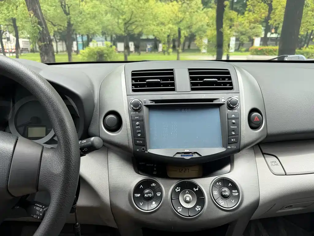 Toyota RAV4 — миниатюра 15