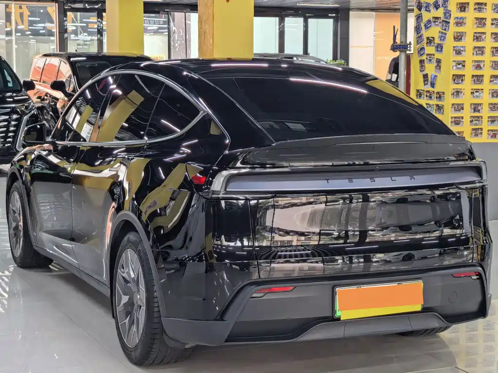 Tesla Model Y L — миниатюра 16