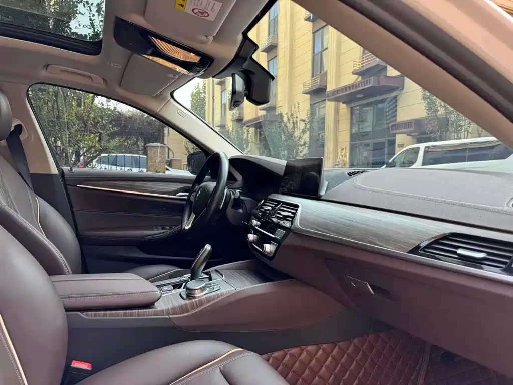 BMW 5 Series — миниатюра 14