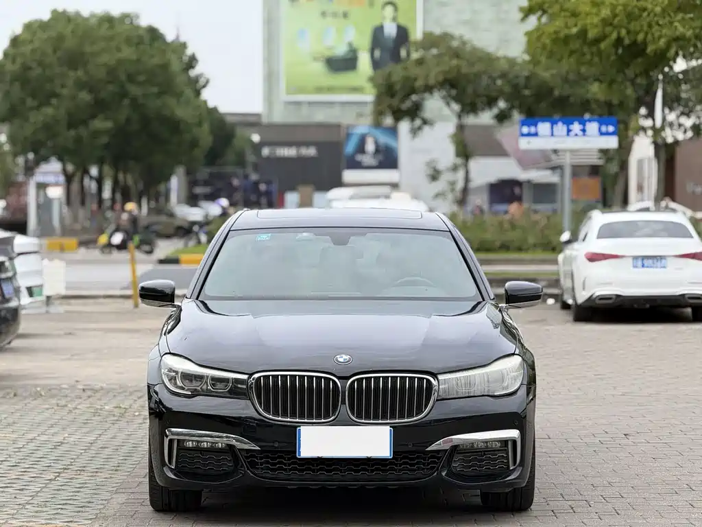 BMW 7 Series — миниатюра 2