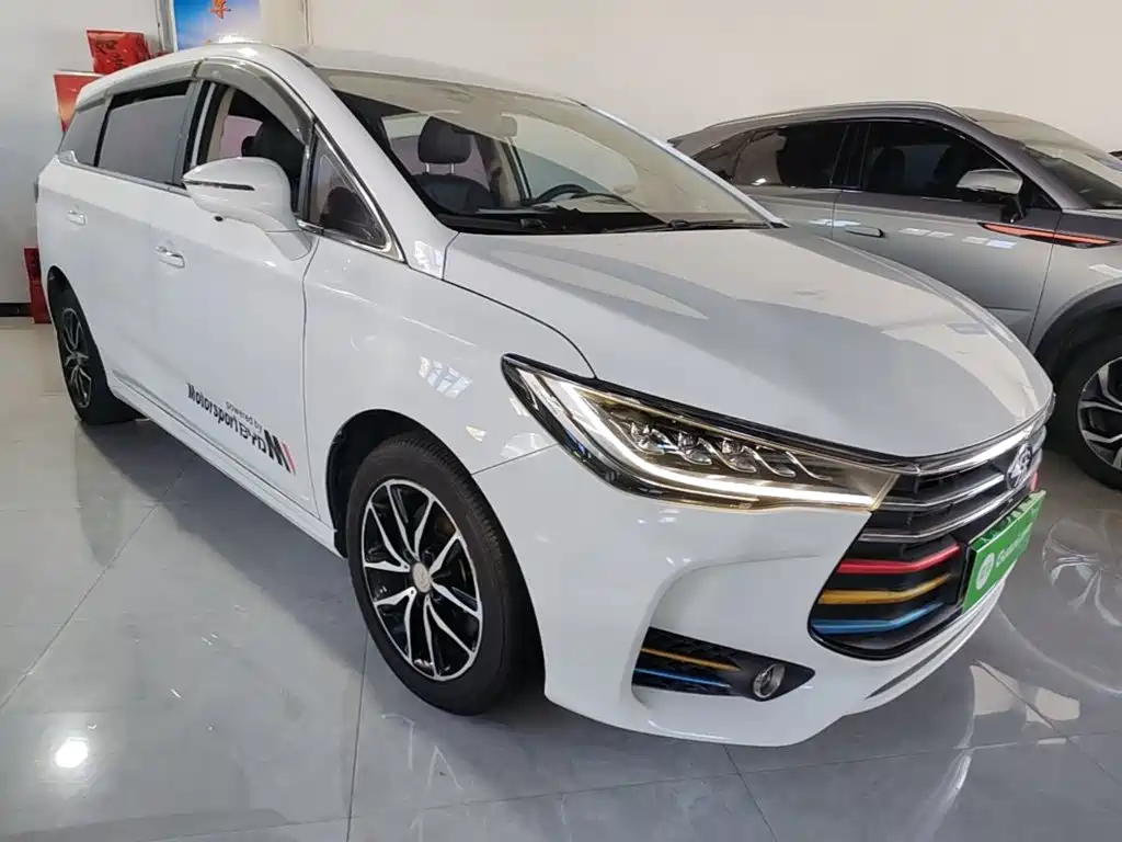 BYD MAX — миниатюра 4