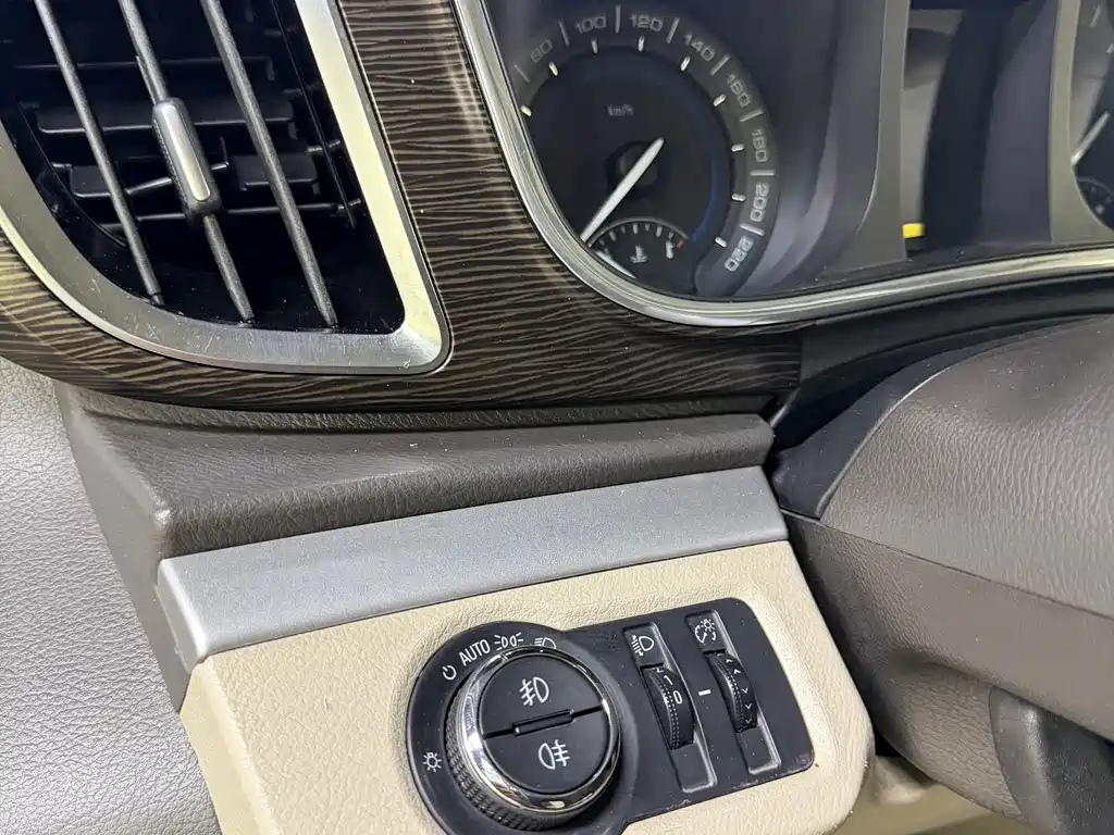 Buick GL8 — миниатюра 30