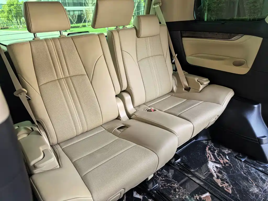 Toyota Alphard — миниатюра 41