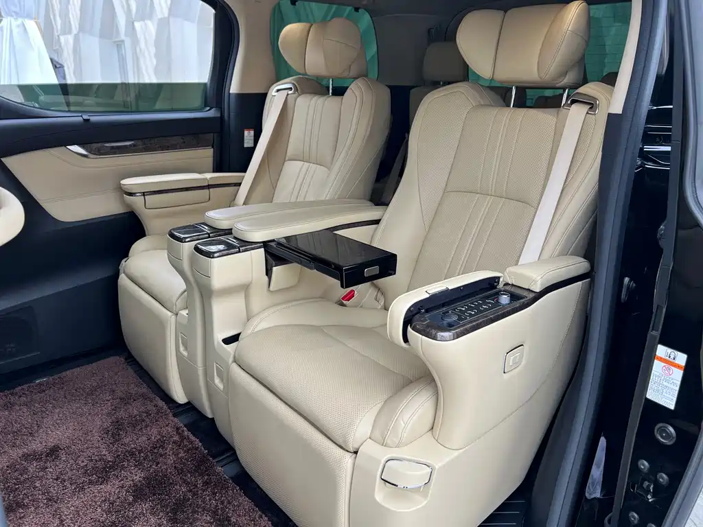 Toyota Alphard — миниатюра 15