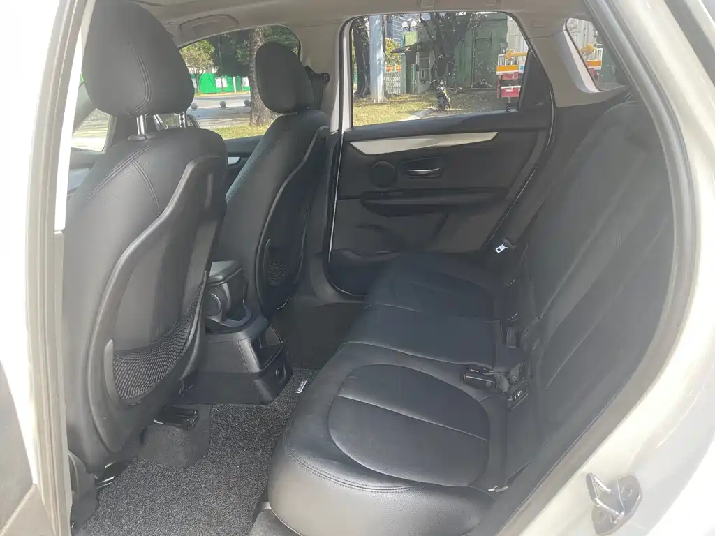 BMW 2 Series Active Tourer — миниатюра 13
