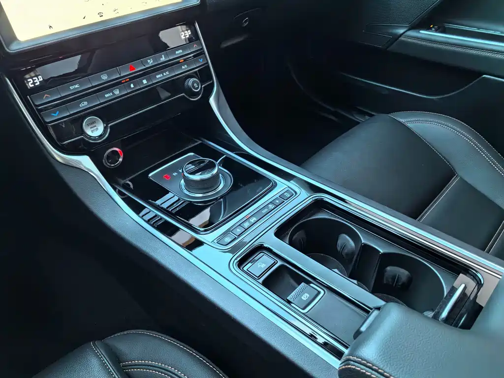 Jaguar XEL — миниатюра 20