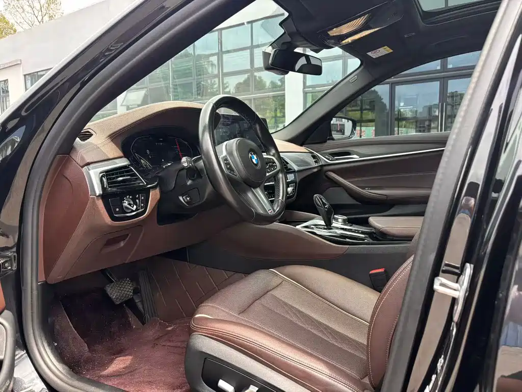 BMW 5 Series — миниатюра 6