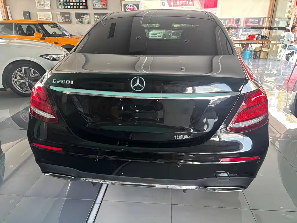 Mercedes-Benz E-Class — миниатюра 9