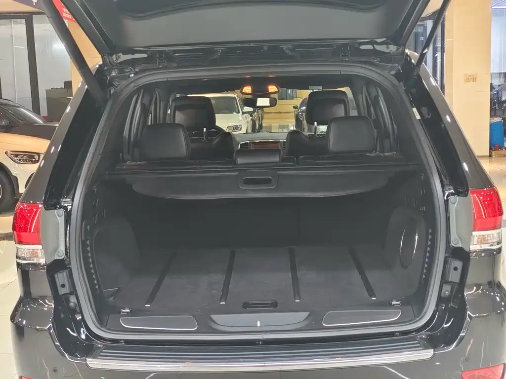 Jeep Grand Cherokee (Import) — миниатюра 19