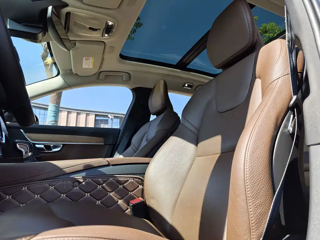 Volvo S90 — миниатюра 7