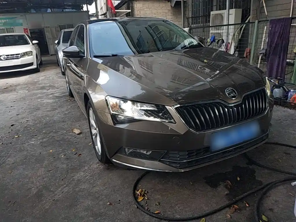 Skoda Superb — миниатюра 4
