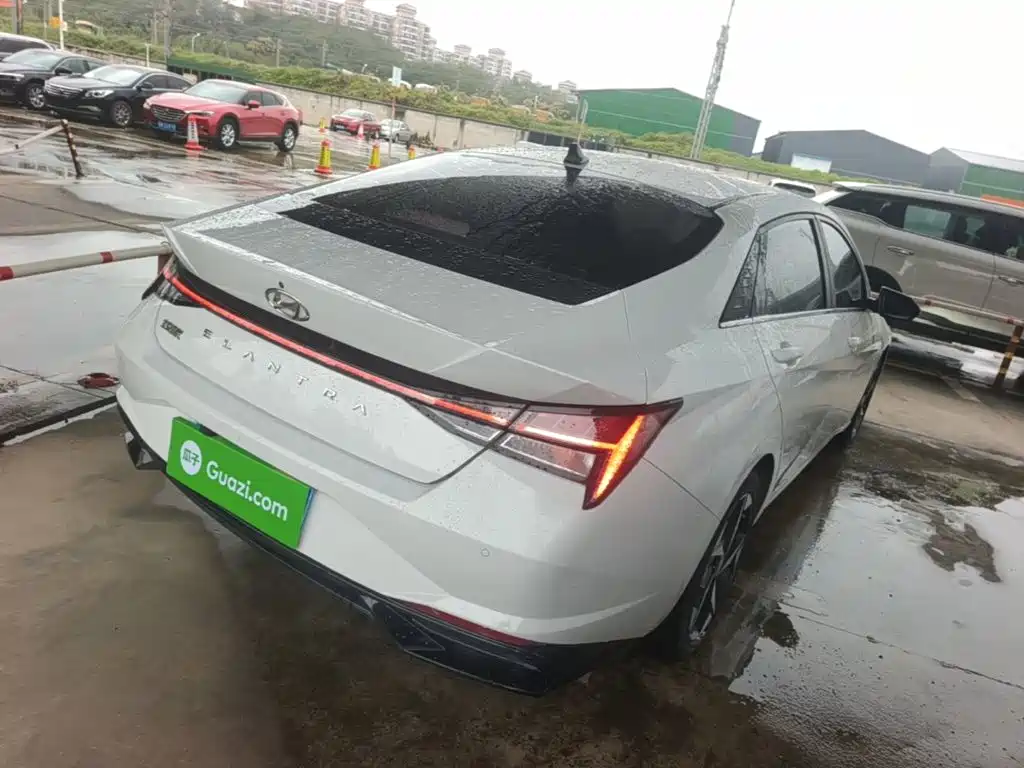 Hyundai Elantra — миниатюра 7