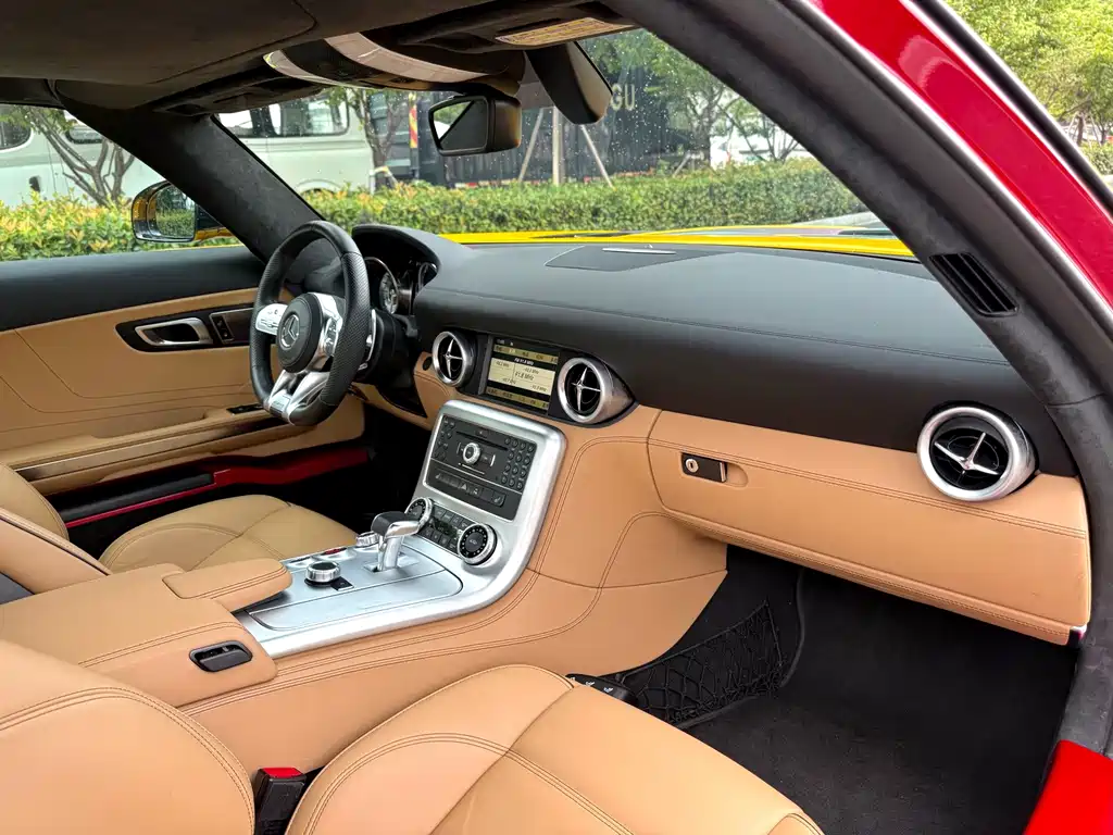 Mercedes-Benz SLS AMG — миниатюра 6