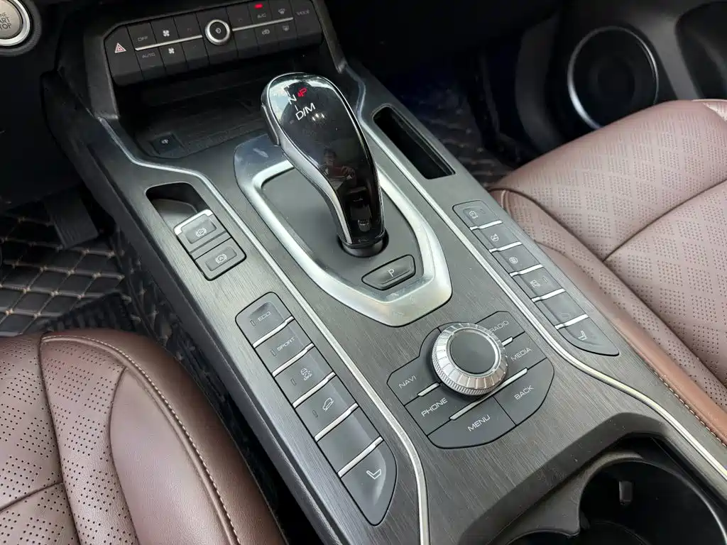 Wey Wey VV6 — миниатюра 9