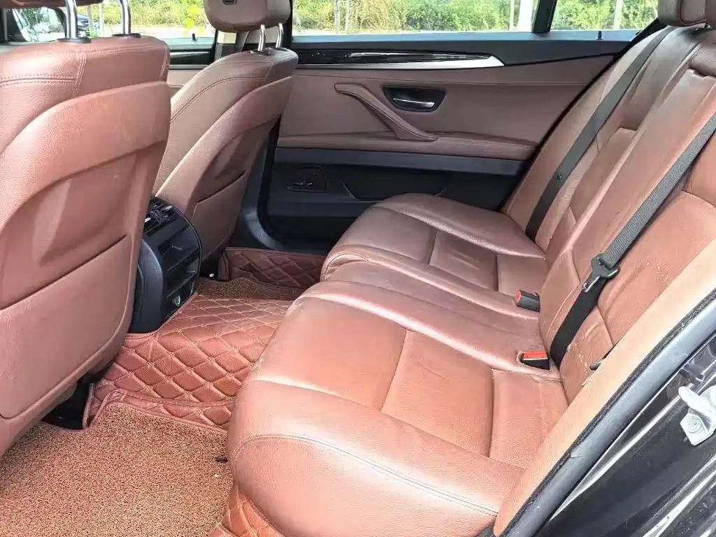 BMW 5 Series — миниатюра 4