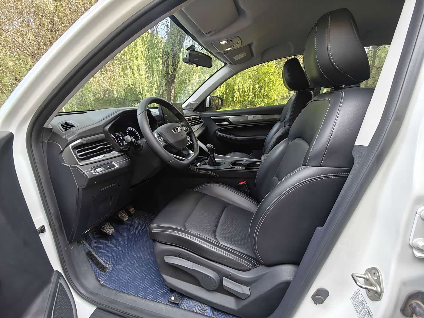 Geely Emgrand X6 1.4 л 2023 г. Белый, пробег 32000 км