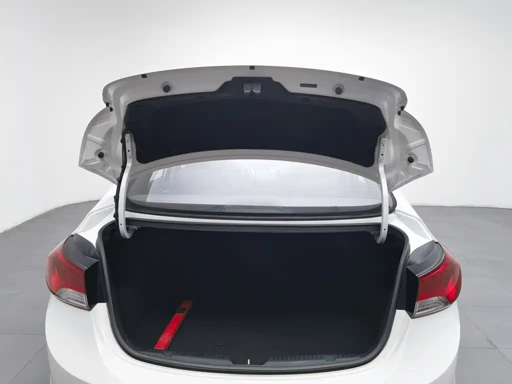 Hyundai Elantra Langdong — миниатюра 16
