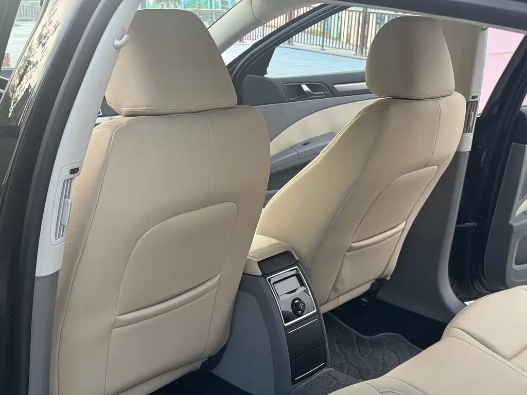 Skoda Superb — миниатюра 16