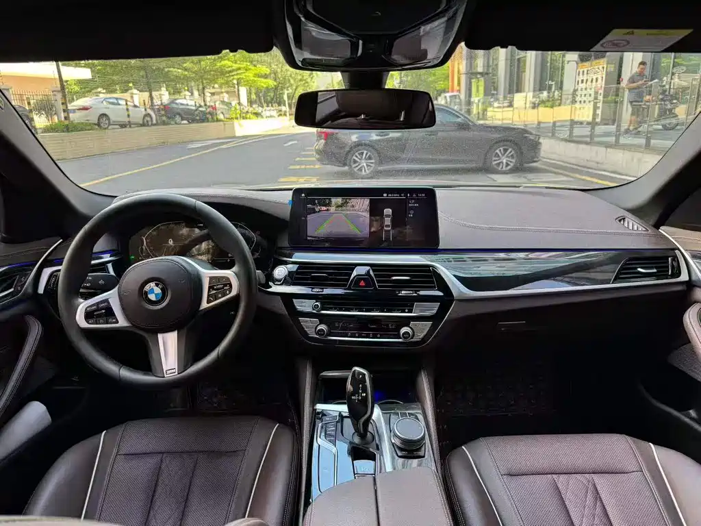 BMW 5 Series — миниатюра 7