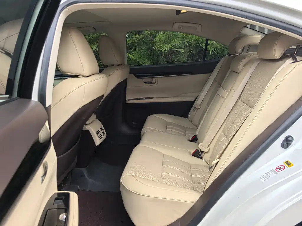 Lexus ES — миниатюра 8