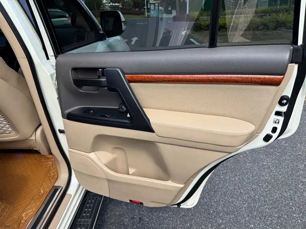 Toyota Land Cruiser — миниатюра 24