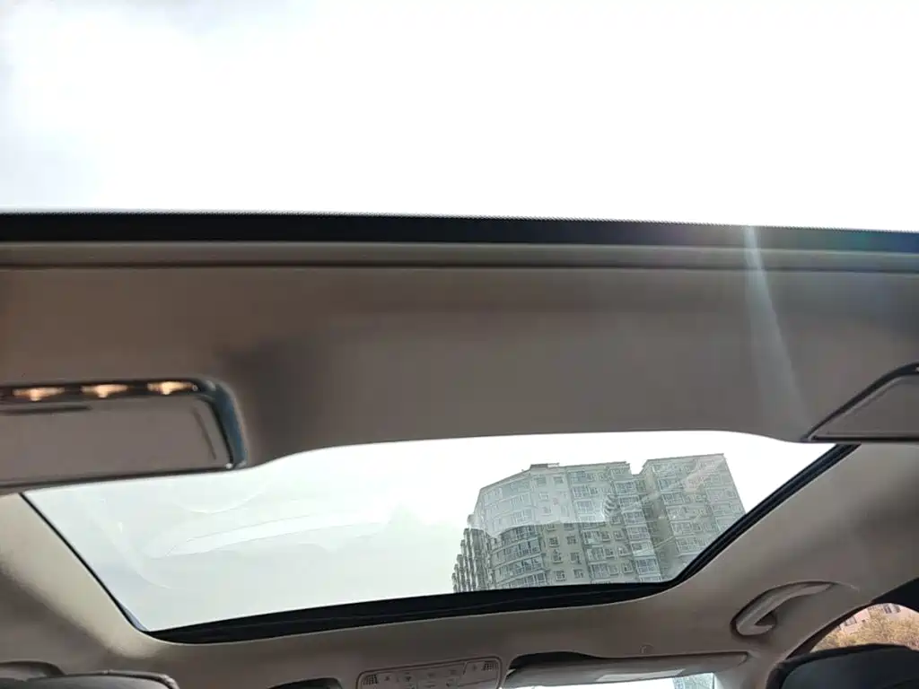 Mercedes-Benz E-Class — миниатюра 18