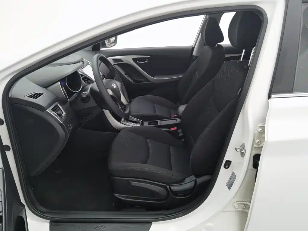 Hyundai Elantra Langdong — миниатюра 10