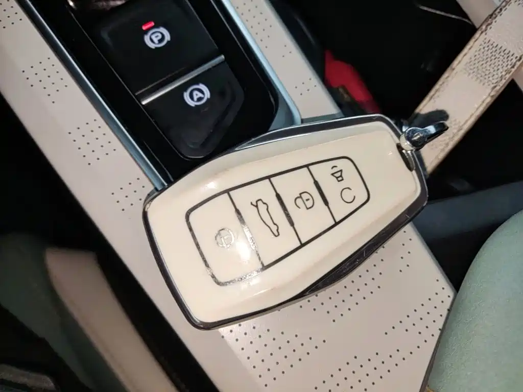 Geely L HiP — миниатюра 9