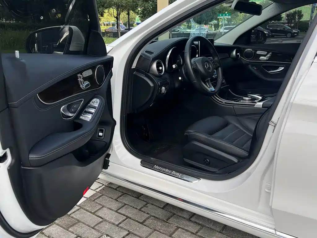 Mercedes-Benz C-Class — миниатюра 4