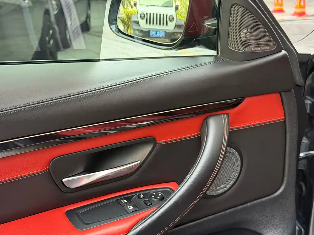 BMW M4 — миниатюра 9