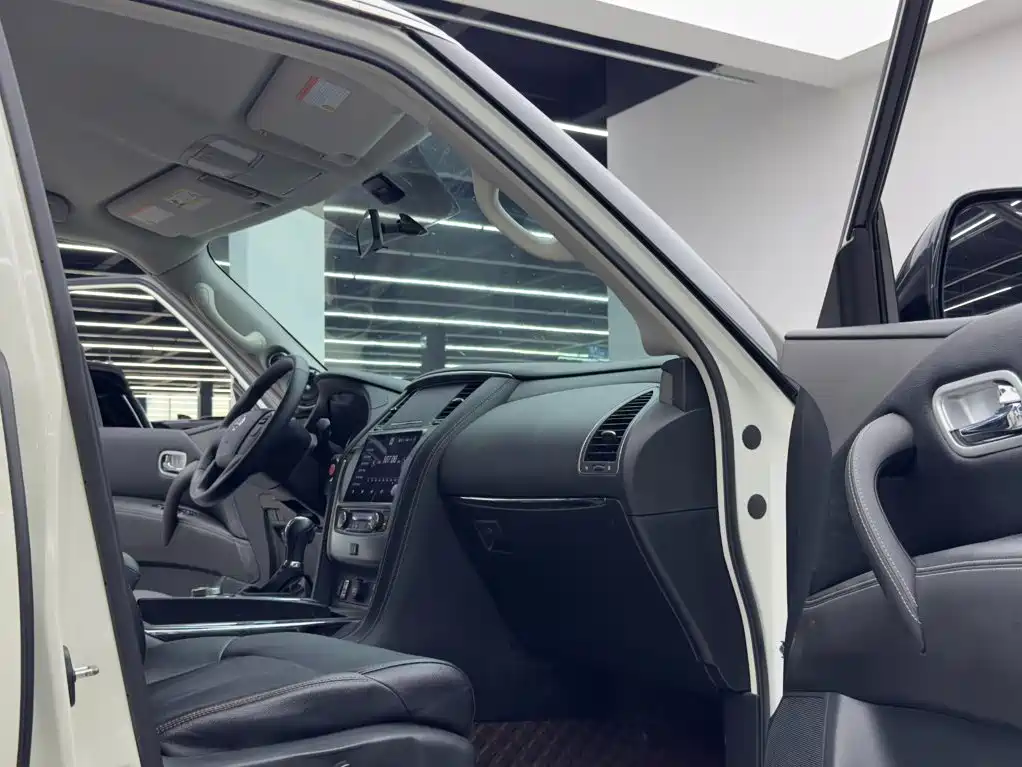 Nissan Patrol — миниатюра 10