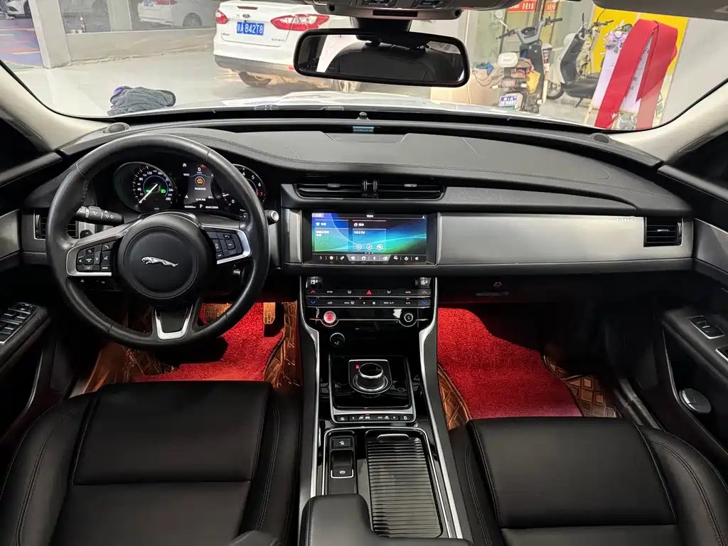 Jaguar XFL — миниатюра 5
