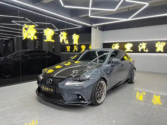 Lexus IS