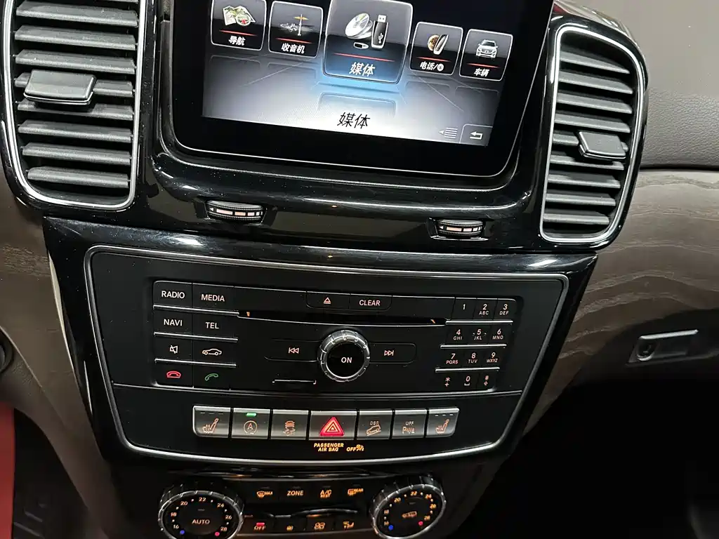 Mercedes-Benz GLE (Import) — миниатюра 12