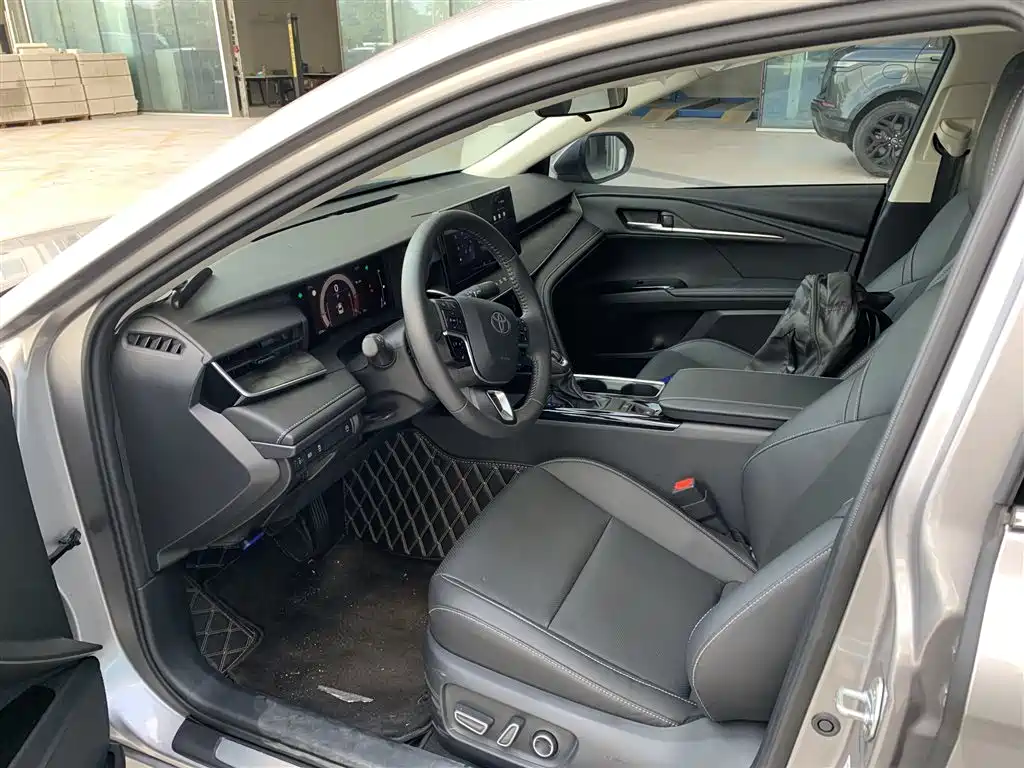 Toyota Camry — миниатюра 4