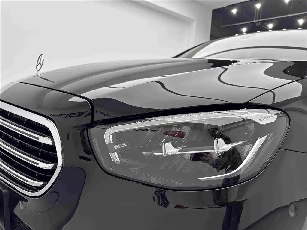 Mercedes-Benz E-Class — миниатюра 26