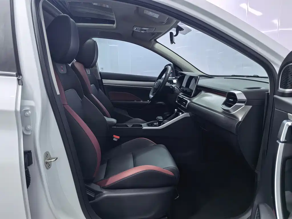 Geely Binyue — миниатюра 13