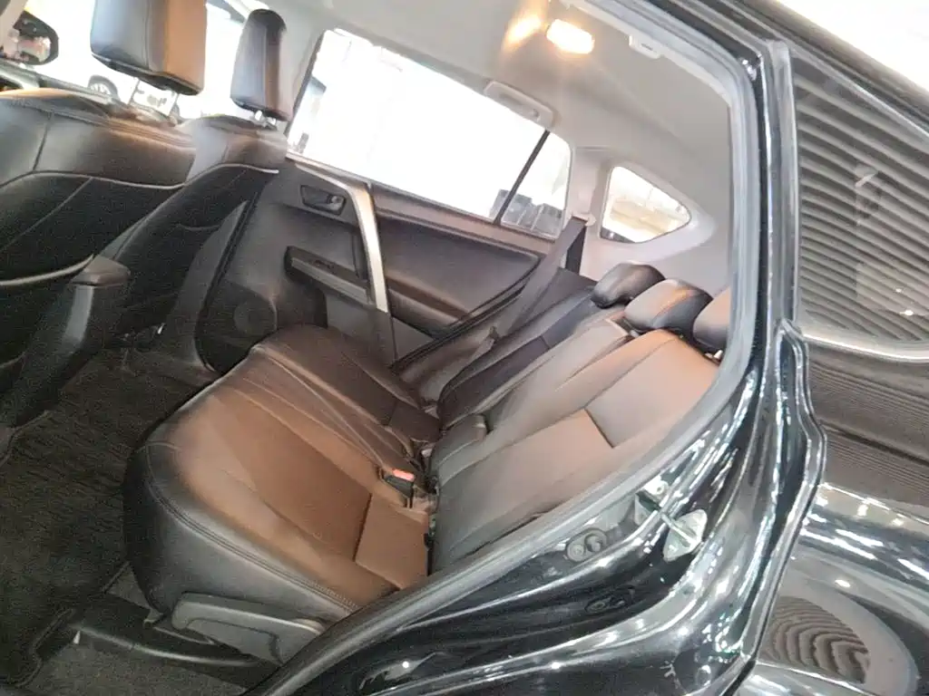 Toyota RAV4 — миниатюра 17