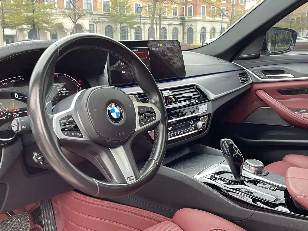 BMW 5 Series — миниатюра 4
