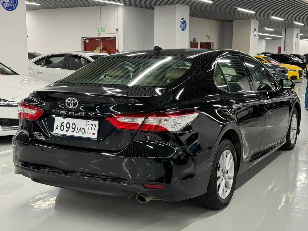 Toyota Camry — миниатюра 7