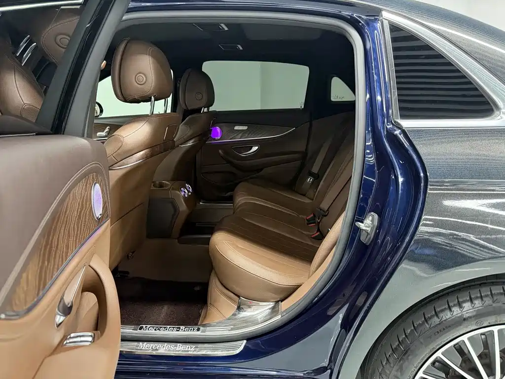 Mercedes-Benz E-Class — миниатюра 6